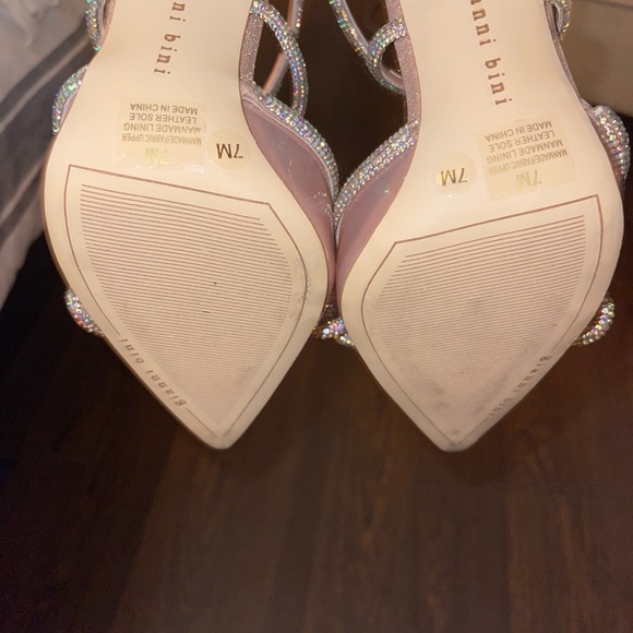 Ezlynn Clear Rhinestone Embellished Bow Pointed Toe Pumps- Rose Gold - Picture 8 of 8